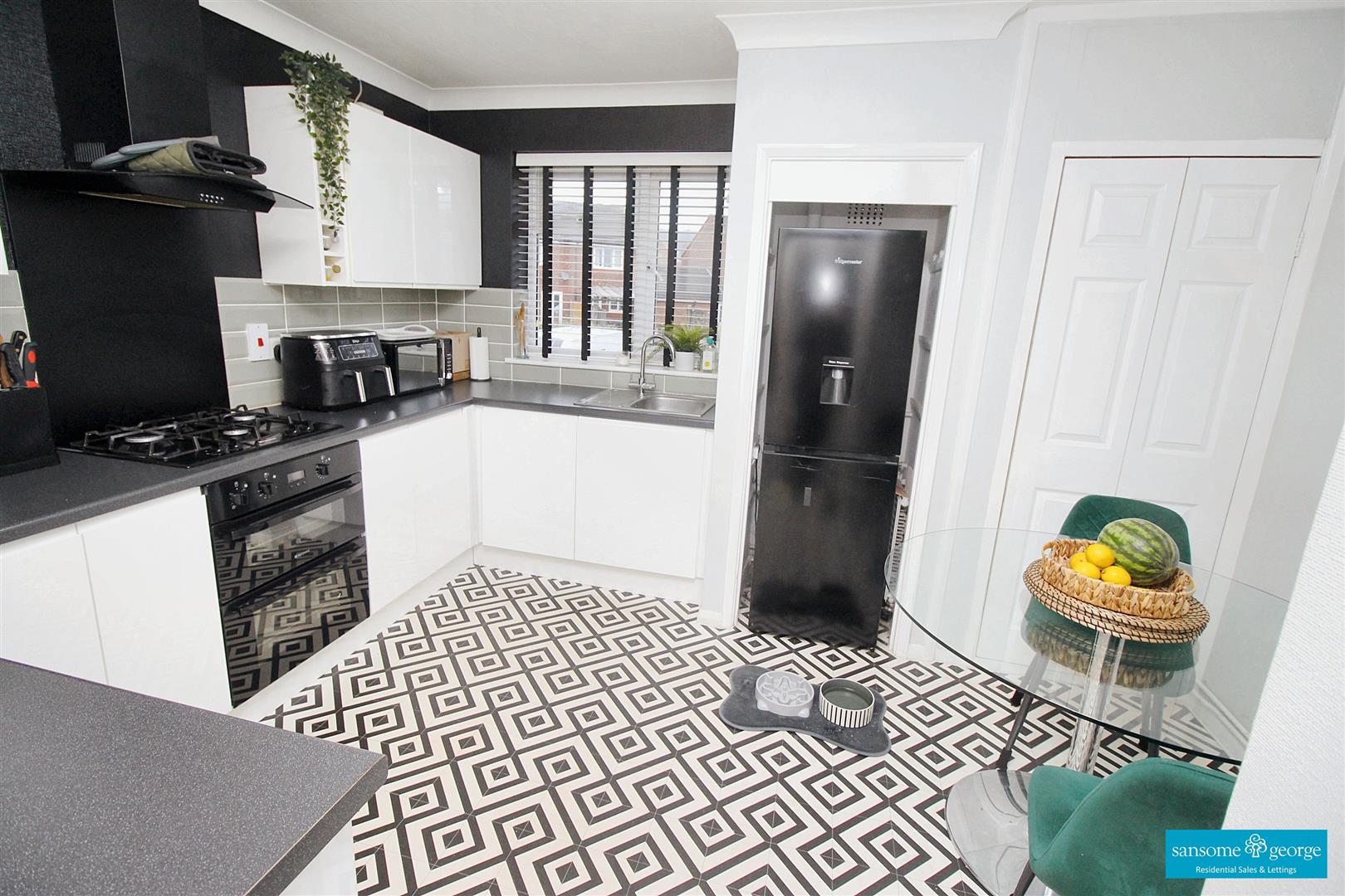 Halpin Close, Calcot, Reading